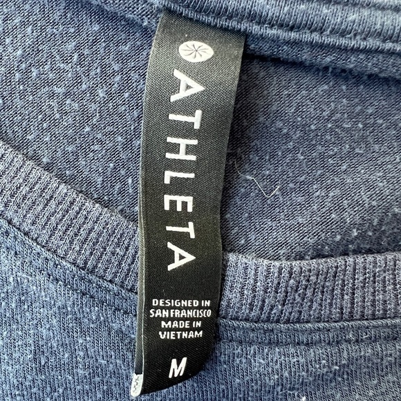 Athleta 5 piece Bundle! 3 Tops 1 Bathing Suite Bottom and 1 Legging Size Medium - Picture 7 of 8